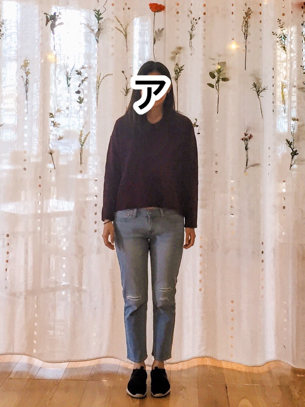 「富山キラリ、富山ガラス美術館、BEAUTY&YOUTH UNITED ARROWS、Levi's、NIKE、getawaytrip」｜「BEAUTY&YOUTH UNITED ARROWSのBY ブークレVネックニット ◆（ニット/セーター、レッド系）」を使った、luluさん（レディース・172cm）の秋コーディネートの1枚目の写真