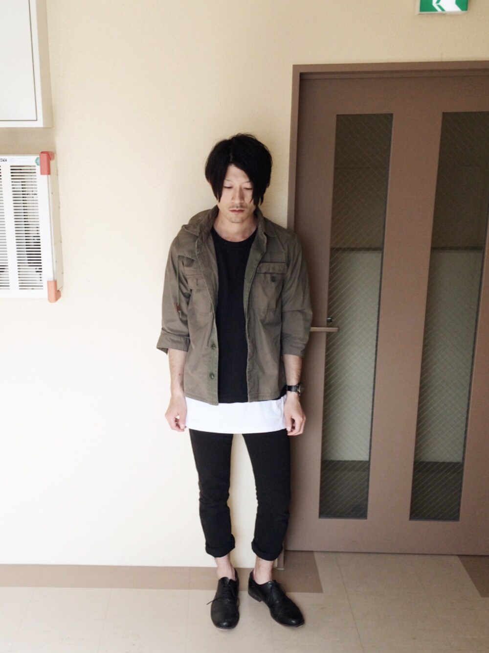 「シンプル」｜「BEAMSのBEAMS / MILITALYフードシャツ（シャツ/ブラウス、グリーン系）」を使った、n.r.aさん（メンズ・170cm）の夏コーディネートの1枚目の写真