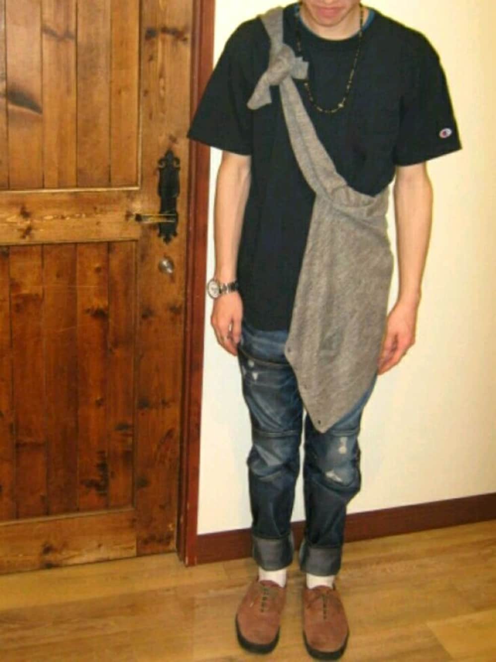 ホワイト系のその他を着用したメンズの春コーディネートの1枚目の写真