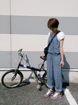 「アイテム（ボディバッグ/ウエストポーチ、ブルー系）」を使った、さくらんぼさん（レディース・160cm）の夏コーディネート