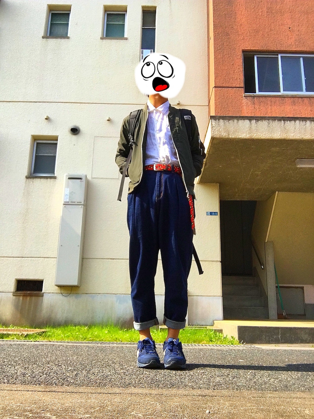 「ラフ」｜「GUのアイテム（デニムパンツ、ブルー系）」を使った、あだしょーさん（メンズ・166cm）の春コーディネートの1枚目の写真