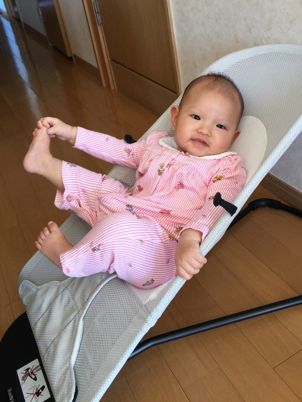 「RALPH LAURENのアイテム（ロンパース、ピンク系）」を使った、徐韡さん（キッズ・70cm）の冬コーディネートの1枚目の写真