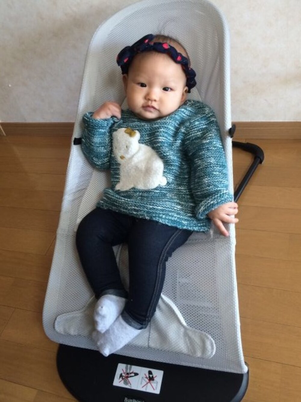 「ZARA KIDSのアイテム（ニット/セーター、グリーン系）」を使った、徐韡さん（キッズ・70cm）の冬コーディネートの1枚目の写真