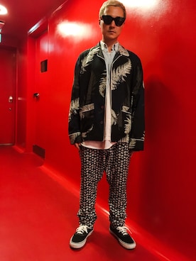 「パジャマ」｜「アイテム（その他アウター）」を使った、VERBALさん（メンズ・165cm）の春コーディネート