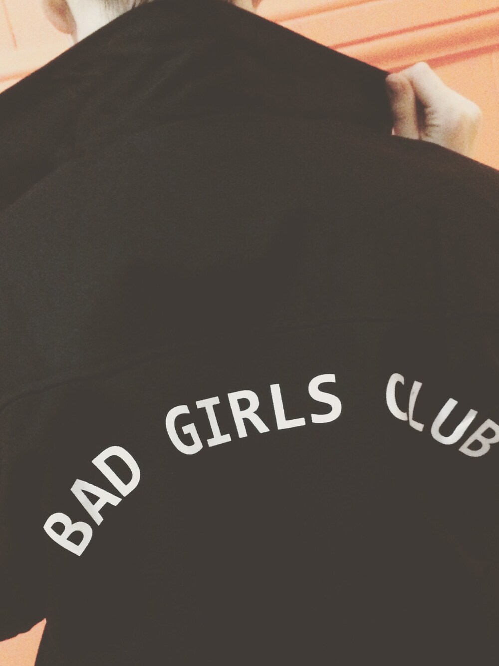 「badgirlsclub、badgirlsdoitwell、bomberjacket」｜「Olive and Frankのアイテム（スタジャン、ブラック系）」を使った、l u c i l l eさん（レディース・173cm）の夏コーディネートの1枚目の写真
