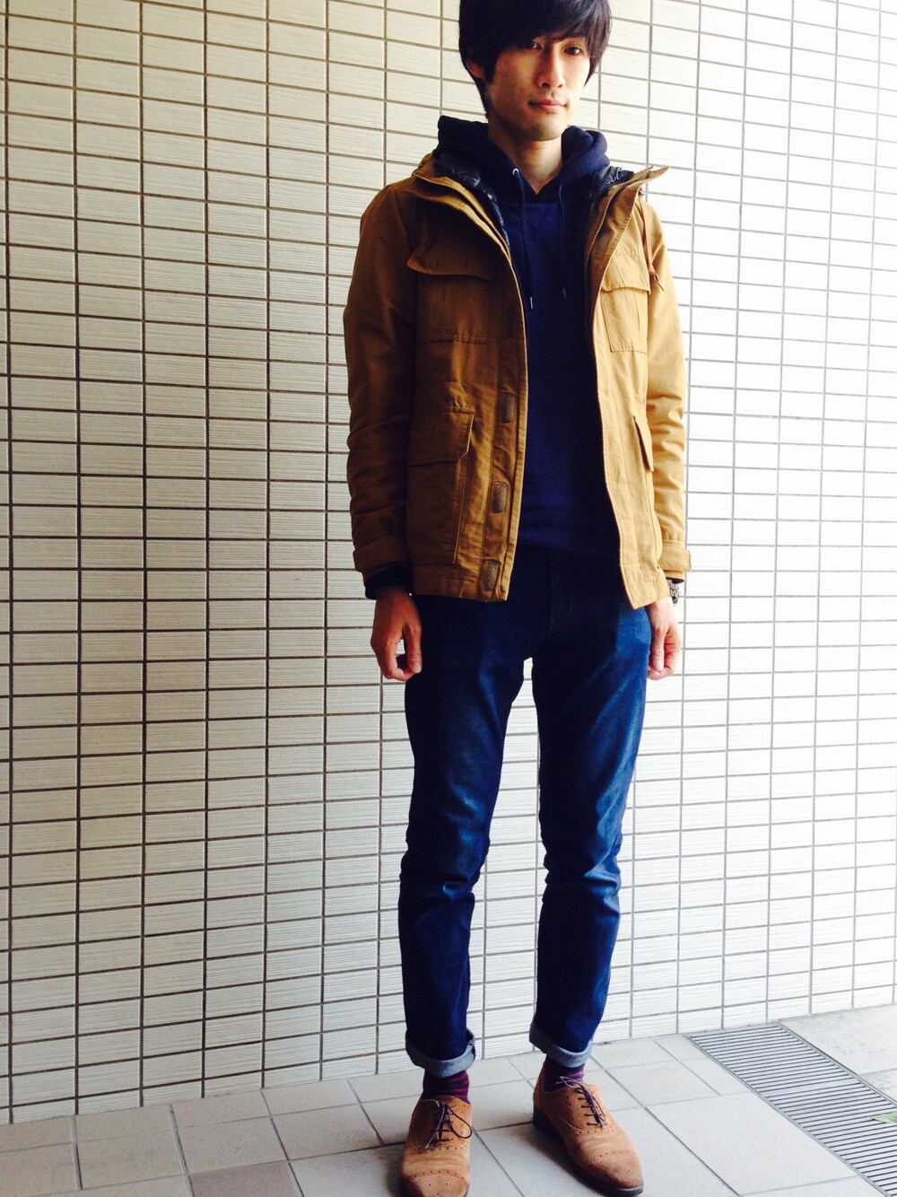 「散歩、青、パーカー、ブルゾン、春」｜「UNIQLOのアイテム（ブルゾン、ベージュ系）」を使った、平松拓人さん（メンズ・178cm）の春コーディネートの1枚目の写真