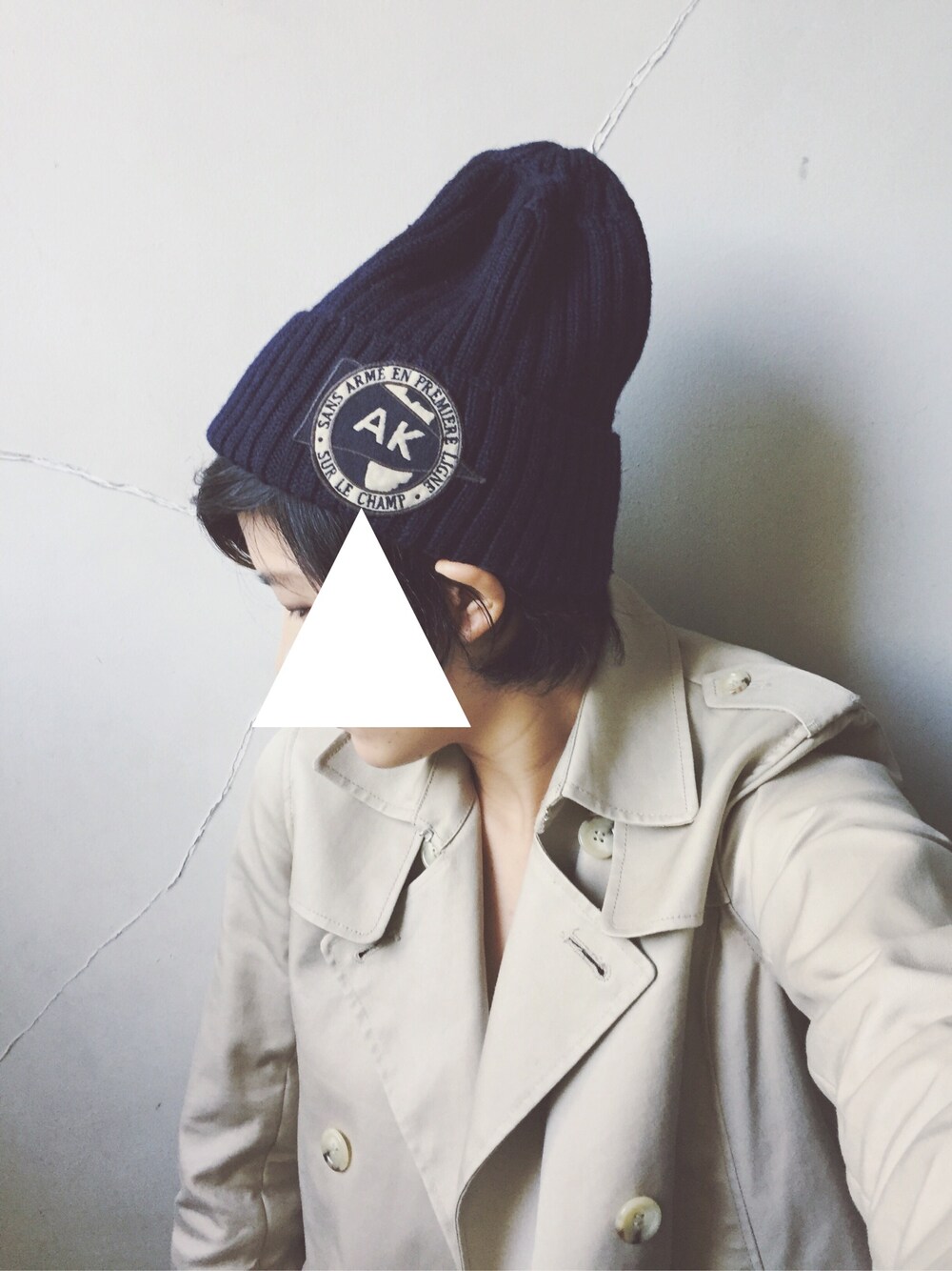 「秋のコーデ、秋コーデ、ニット帽、ビーニー、トレンチコート、A.P.C.、ニットキャップ」｜「A.P.C.のBEANIE/KANYE WEST/カニエ・ウエスト/ニットキャップ（ニットキャップ/ビーニー、ブルー系）」を使った、GoMaさん（レディース・163cm）の秋コーディネートの1枚目の写真