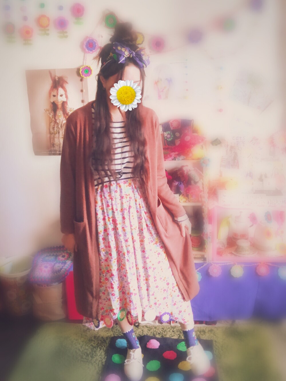 「スカーフ、花柄、ボーダー、白いスニーカー、ロングヘアー、VINTAGE」｜「VINTAGEの古着（スカート、ピンク系）」を使った、にょんさん（レディース・155cm）の春コーディネートの1枚目の写真