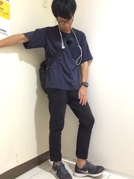 「タイト」｜「アイテム（メッセンジャーバッグ）」を使った、福さん（メンズ・176cm）の秋コーディネート