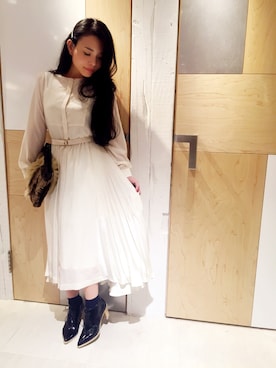 「プリーツ」｜「アイテム（ブーティ）」を使った、ebina tomokoさん（レディース・159cm）の秋コーディネート
