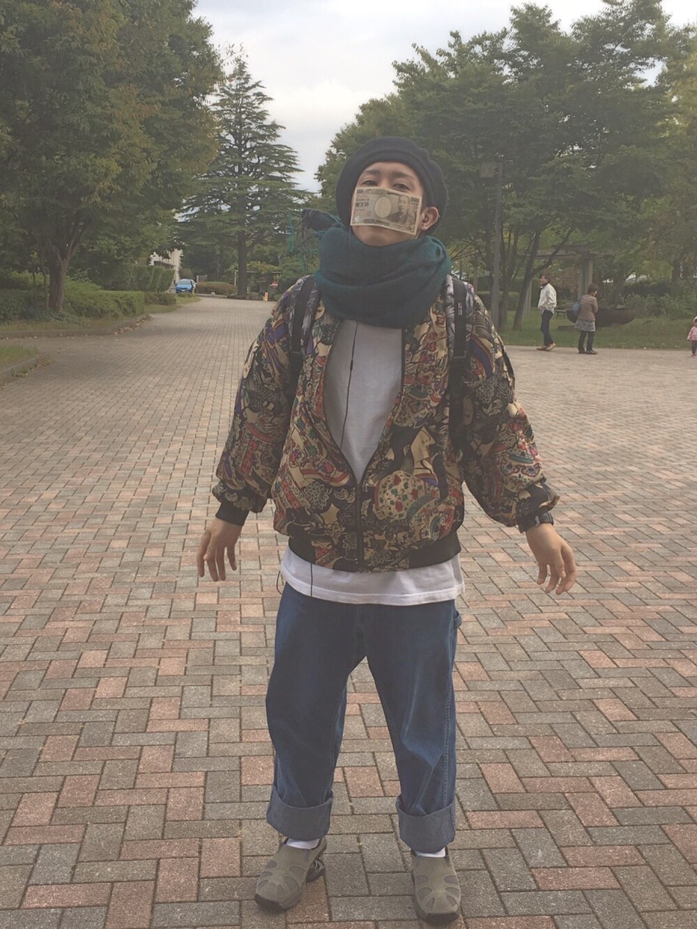 「vintage、総柄、総柄トップス、歌舞伎、ブルゾン、ペインターパンツ、z-coil、マフラーぐるぐる、ベレー帽」｜「VINTAGEのアイテム（ブルゾン、その他）」を使った、REDDさん（メンズ・166cm）の秋コーディネートの1枚目の写真