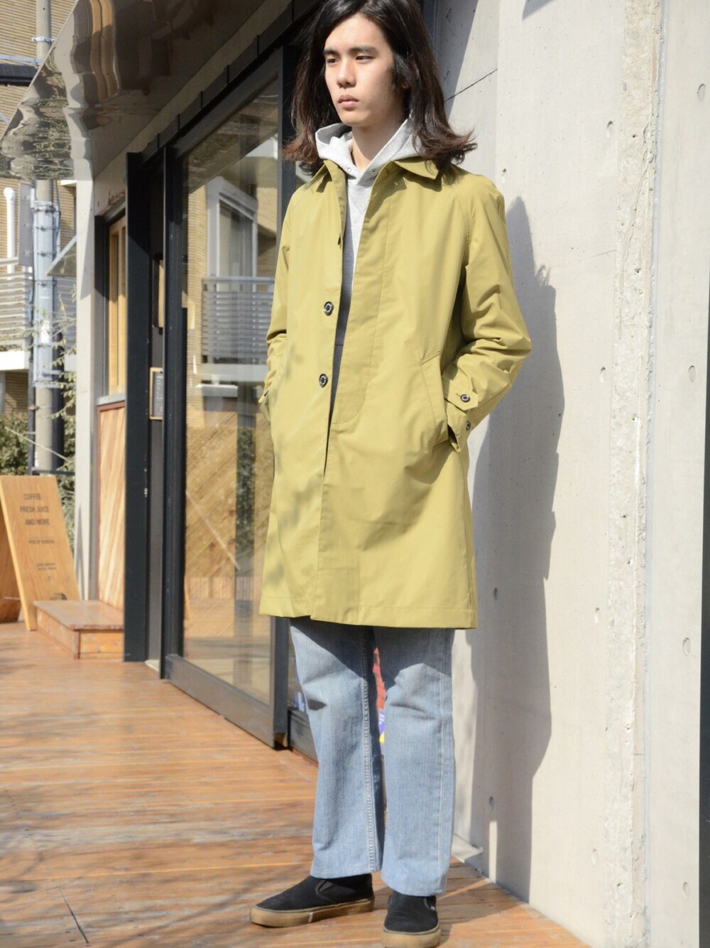 「春コーデ、THE NORTH FACE、TNF STANDARD、THE NORTH FACE STANDARD、パーカー、グレー、ベージュ、コート」｜「THE NORTH FACEのアイテム（ダウンジャケット/コート、ブラウン系）」を使った、TNFSTDFUTAKOTAMAGAWAさん（メンズ・176cm）の冬コーディネートの1枚目の写真