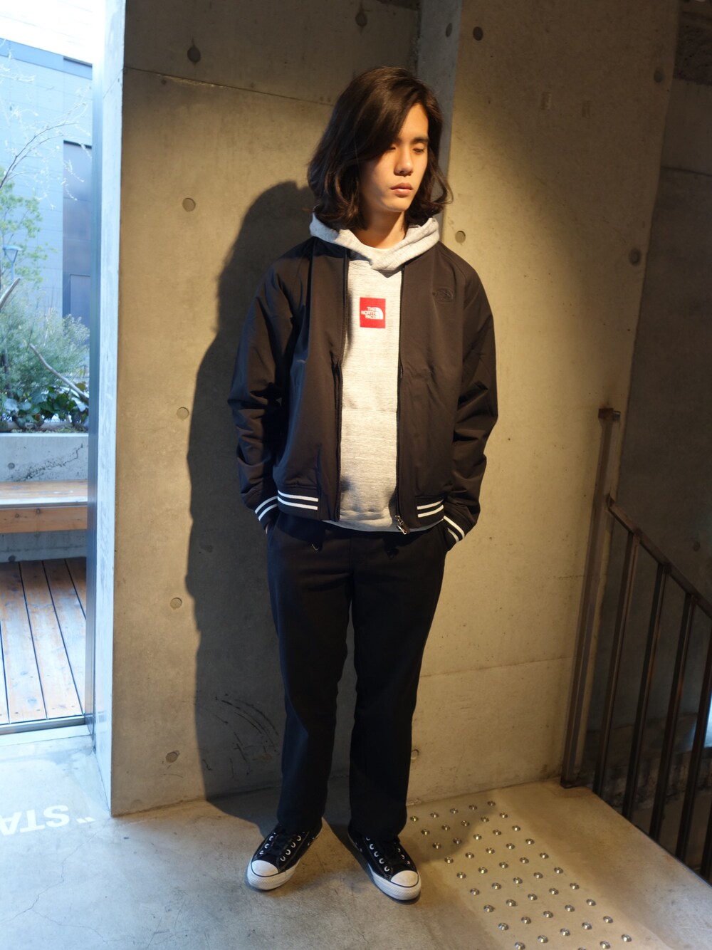 「スタジャン、パーカー、春コーデ、TNF、TNF STANDARD」｜「THE NORTH FACEのアイテム（パーカー、グレー系）」を使った、TNFSTDFUTAKOTAMAGAWAさん（メンズ・176cm）の冬コーディネートの1枚目の写真