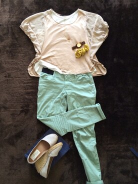 「KBF（ケイビーエフ）のアイテム（Tシャツ/カットソー、ベージュ系）」を使った、moqueさん（レディース・161cm）の春コーディネート