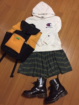 「チャンピオン パーカー」｜「アイテム（バックパック/リュック）」を使った、ひ こさん（レディース・153cm）の秋コーディネート