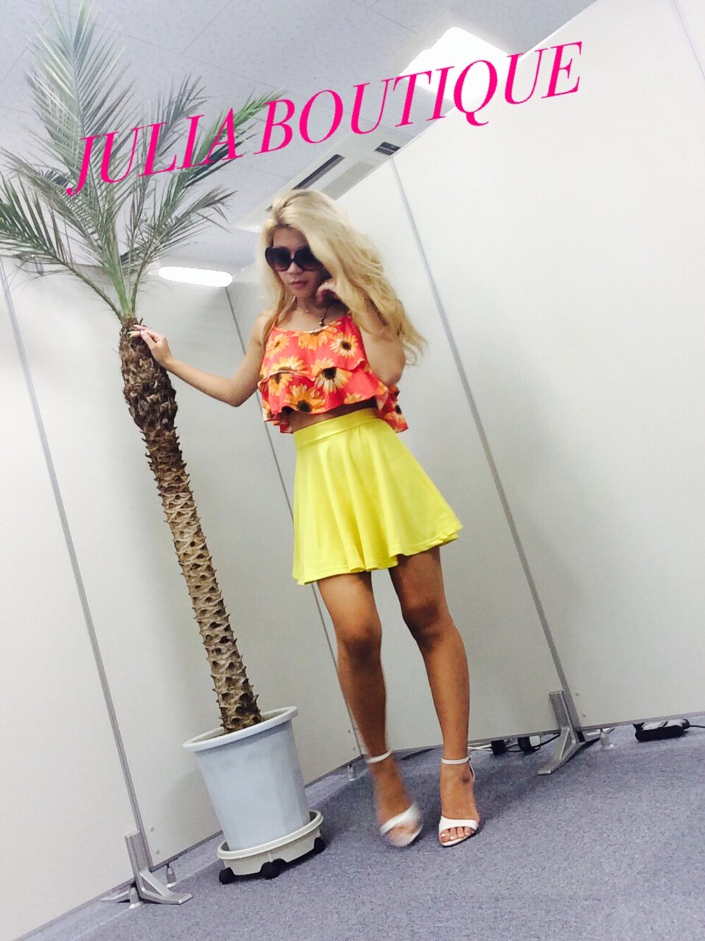 「ボタニカル柄」｜「Julia Boutiqueのひまわり柄キャミTOPS♡（キャミソール、グリーン系）」を使った、JULIA BOUTIQUE　PRESSさん（レディース・156cm）の夏コーディネートの1枚目の写真