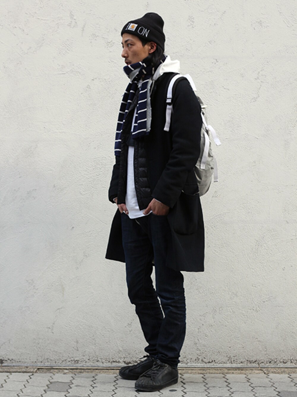 「ニットキャップ、 Name.、BLACK&BLUE、チェスターコート」｜「BLACK&BLUEのBLACK & BLUE CHESTER COAT（ジャケット/アウター、ブルー系）」を使った、DaisukeWakamoriさん（メンズ・181cm）の冬コーディネートの1枚目の写真