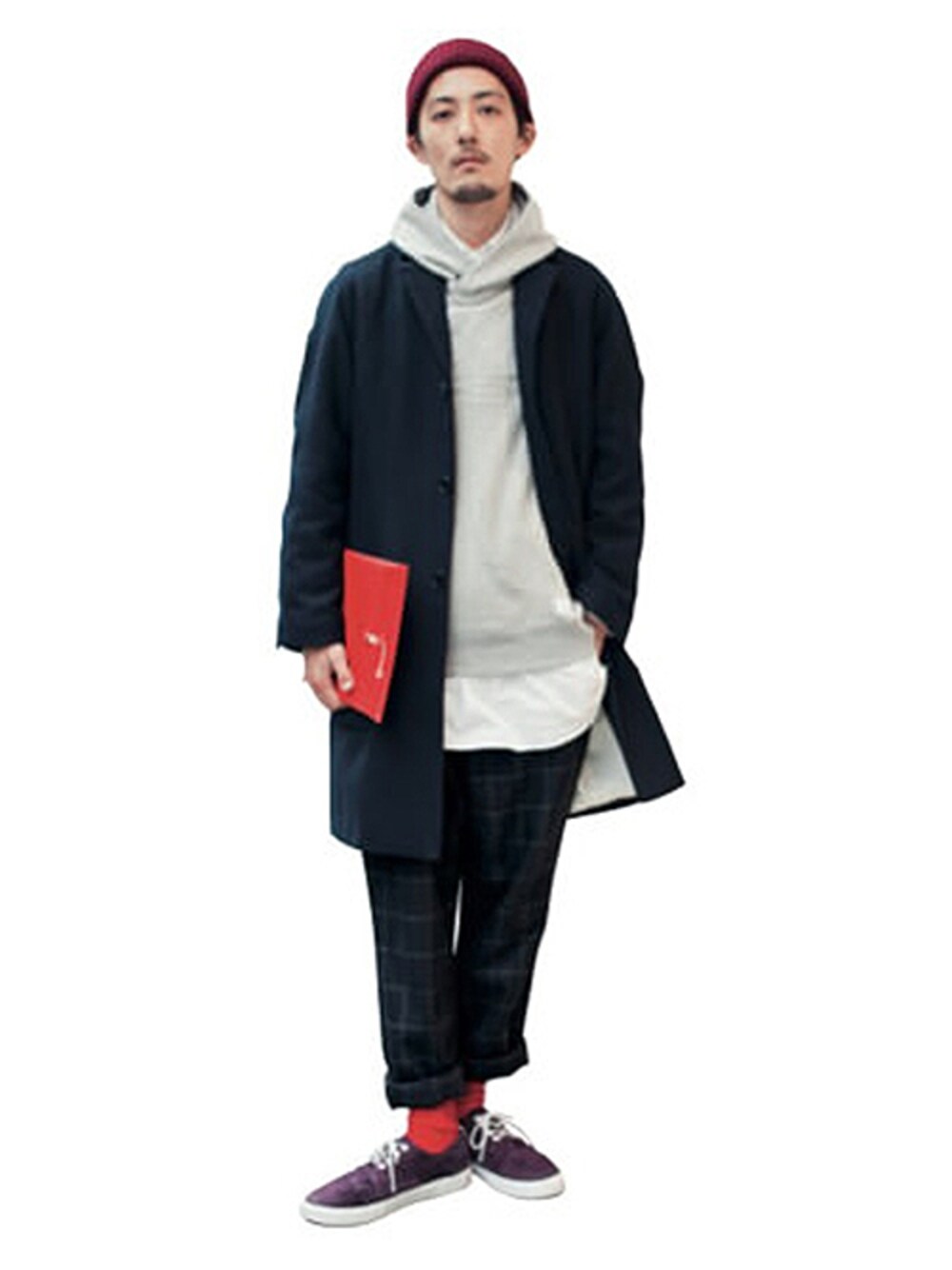「クラッチバッグ、靴下チラ見せ、 グレーのパーカー、VANSのスニーカー、チェスターコート」｜「BLACK&BLUEのBLACK & BLUE CHESTER COAT（ジャケット/アウター、ブルー系）」を使った、DaisukeWakamoriさん（メンズ・181cm）の冬コーディネートの1枚目の写真