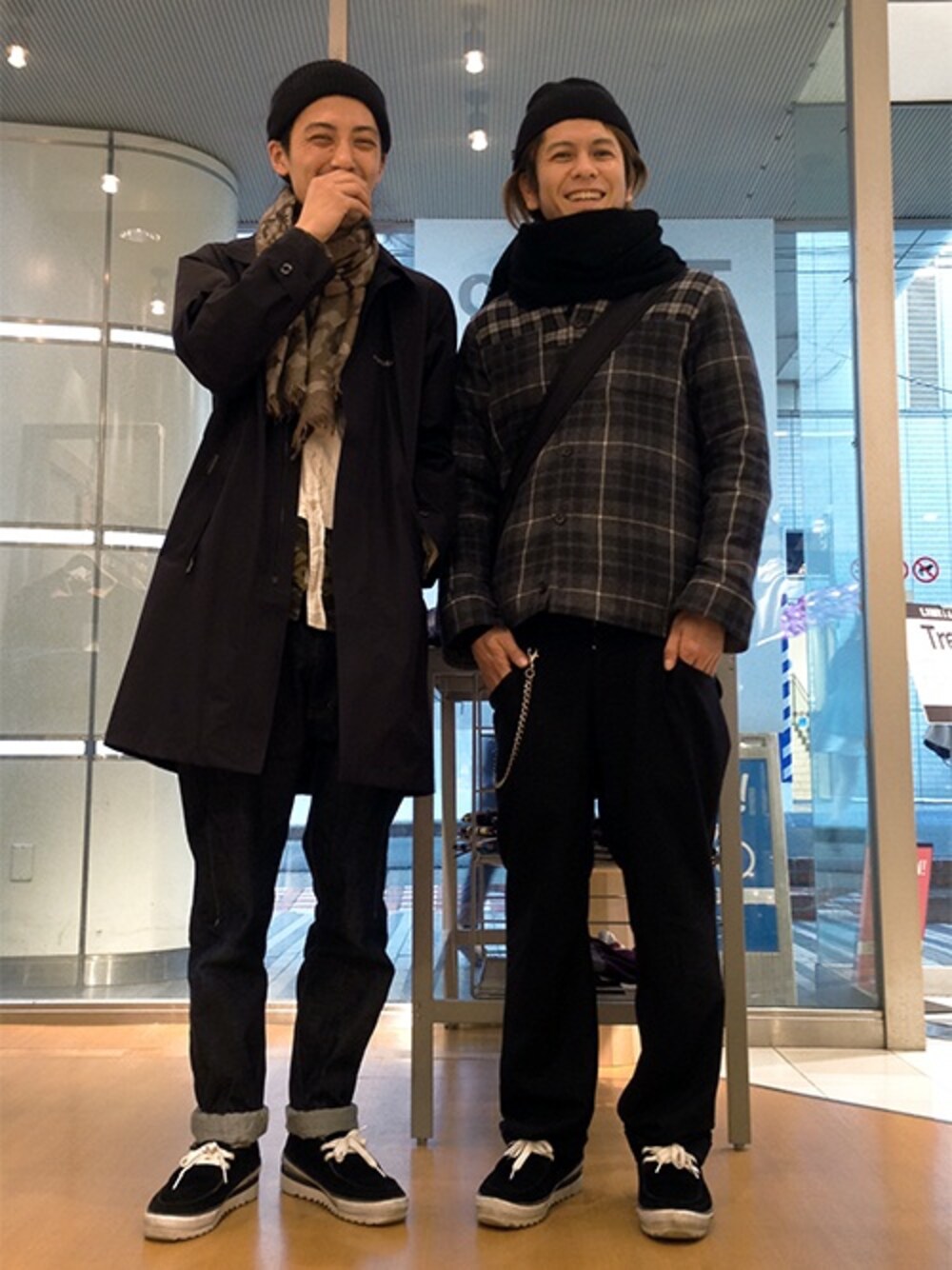 「カモフラ、ganryu、コムデギャルソン」｜「mont-bellのMONT-BELL パックライト トラベルコート（ステンカラーコート、ブラック系）」を使った、DaisukeWakamoriさん（メンズ・181cm）の春コーディネートの1枚目の写真