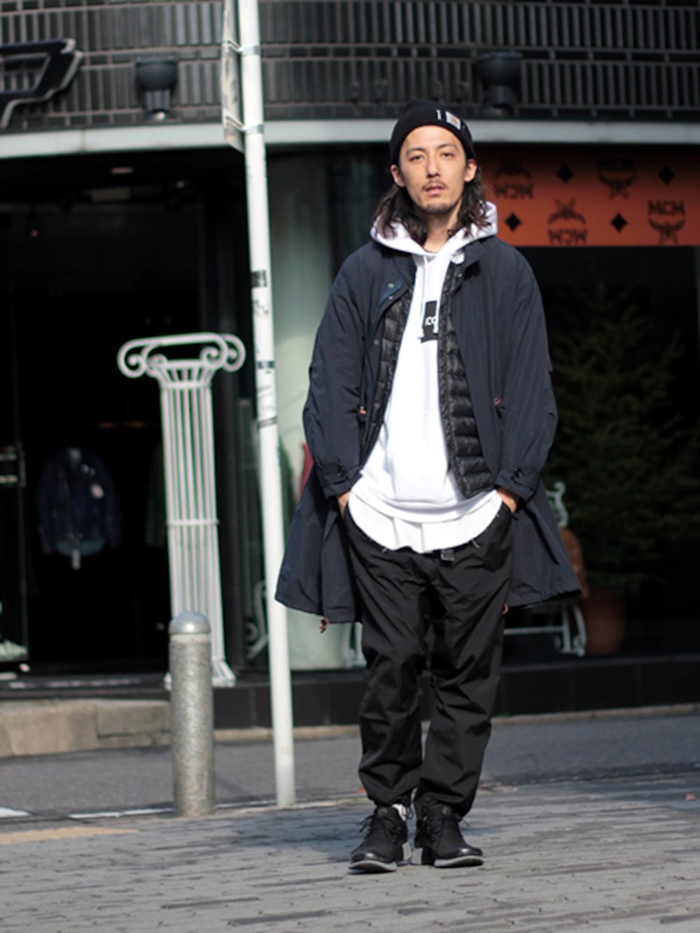 「モッズコート、NIKE、name.、ganryu、インナーダウン、UNUSED、iCON.、サルエルパンツ、黒のニットキャップ」｜「Name.のName. NYLON WEATHER M-51（ネックレス、ブルー系）」を使った、DaisukeWakamoriさん（メンズ・181cm）の秋コーディネートの1枚目の写真