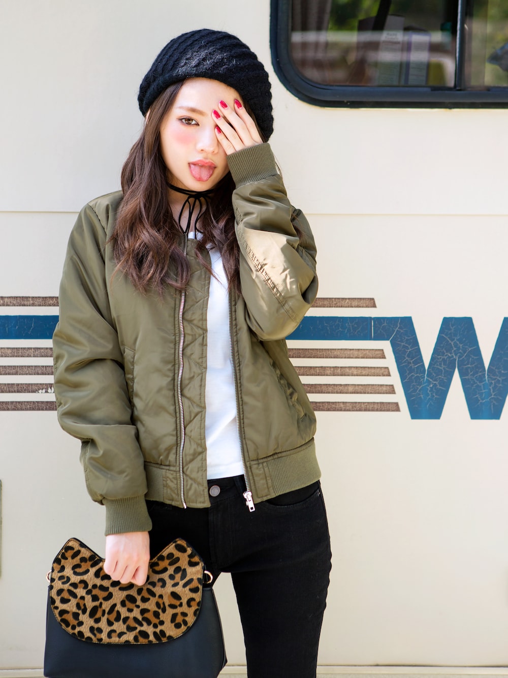 「トレンド、カジュアル、MA-1、スキニーデニム、GRL」｜「GRLのMA-1中綿ブルゾン（ブルゾン、グリーン系）」を使った、GRLグレイル_OFFICIALさん（レディース・155cm）の秋コーディネートの1枚目の写真