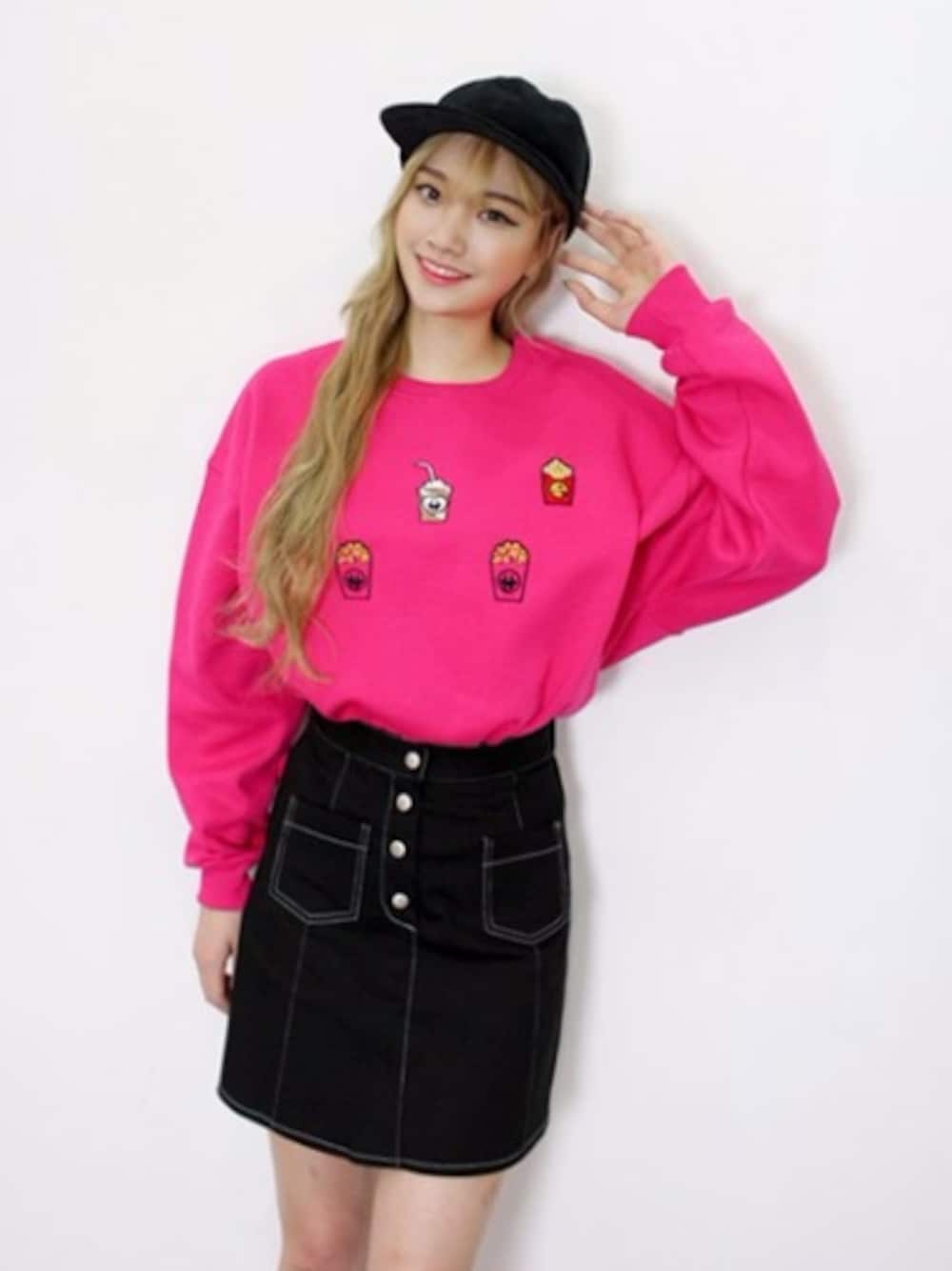 「 デニム、 キャップ、 デニムスカート、韓国、 今日のコーデ、 シンプルコーデ、 10代、 韓国ファッション、 ファッション、 スカートコーデ」｜「OLDMICKEY のフロントボタンポケットデニムスカート（スカート、ブラック系）」を使った、oldmickey_jpさん（レディース・165cm）の春コーディネートの1枚目の写真