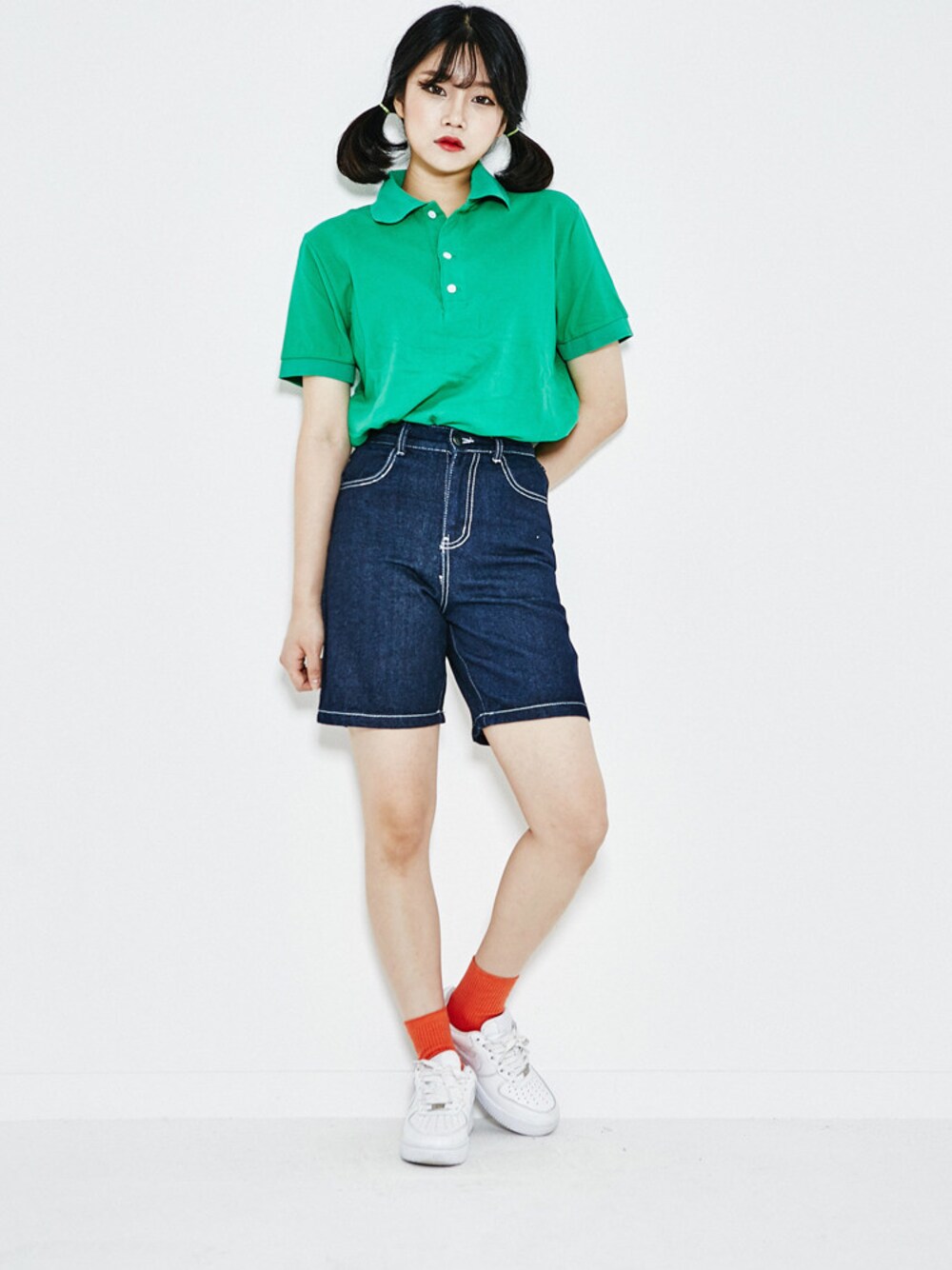 「 Tシャツ、 ポロシャツ、 デニムパンツ、 シンプルコーデ、 韓国ブランド、 韓国ファッション、 ラクチンコーデ、 オールドミッキー、oldmickey」｜「OLDMICKEY のハイウエスト4分丈デニムパンツ（デニムパンツ、ブルー系）」を使った、oldmickey_jpさん（レディース・162cm）の夏コーディネートの1枚目の写真