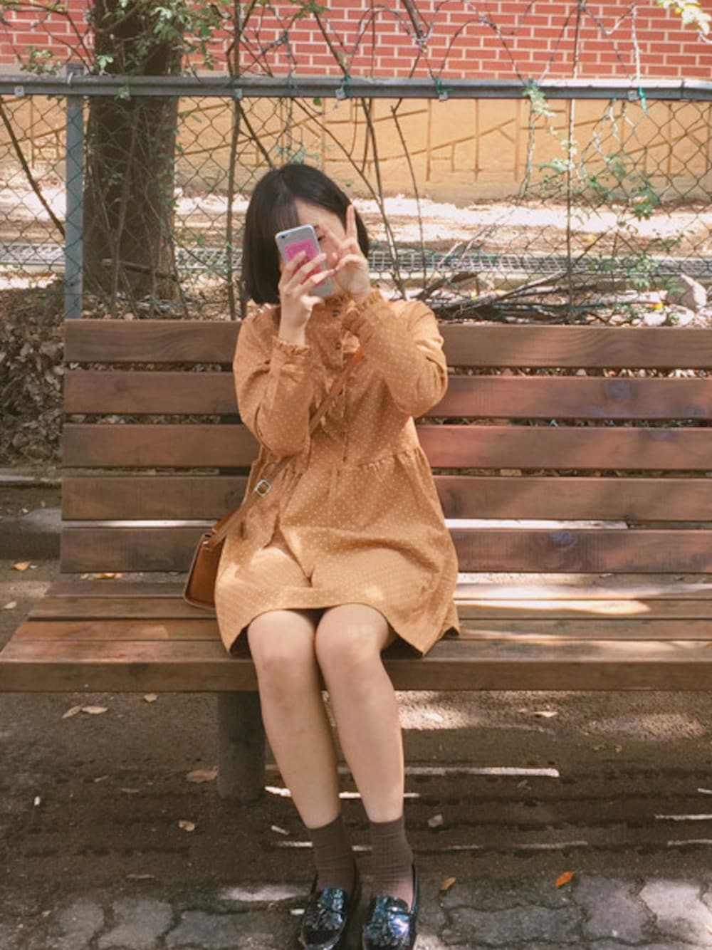 「 ワンピース、 カジュアル、 シンプル、 ラフ、韓国ブランド、韓国ファッション、 プチプラ、 ラクチンコーデ、 オールドミッキー、oldmickey」｜「OLDMICKEY のフリルカラードットフレアワンピース(P000BIST)（ワンピース、その他）」を使った、oldmickey_jpさん（レディース・162cm）の秋コーディネートの1枚目の写真
