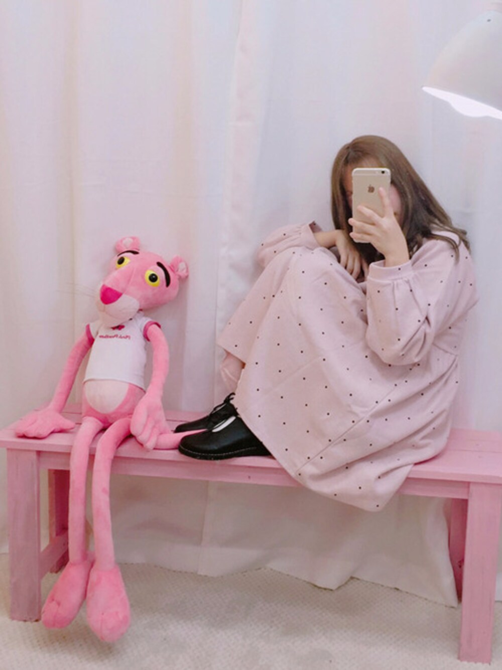 「ワンピース、フレアスカート、カジュアル、シンプル、ドット、プチプラ、ラフ、ootd、ラクチンコーデ、oldmickey」｜「OLDMICKEY のフリルカラードットフレアワンピース(P000BJJH)（ワンピース、ピンク系）」を使った、oldmickey_jpさん（レディース・162cm）の冬コーディネートの1枚目の写真
