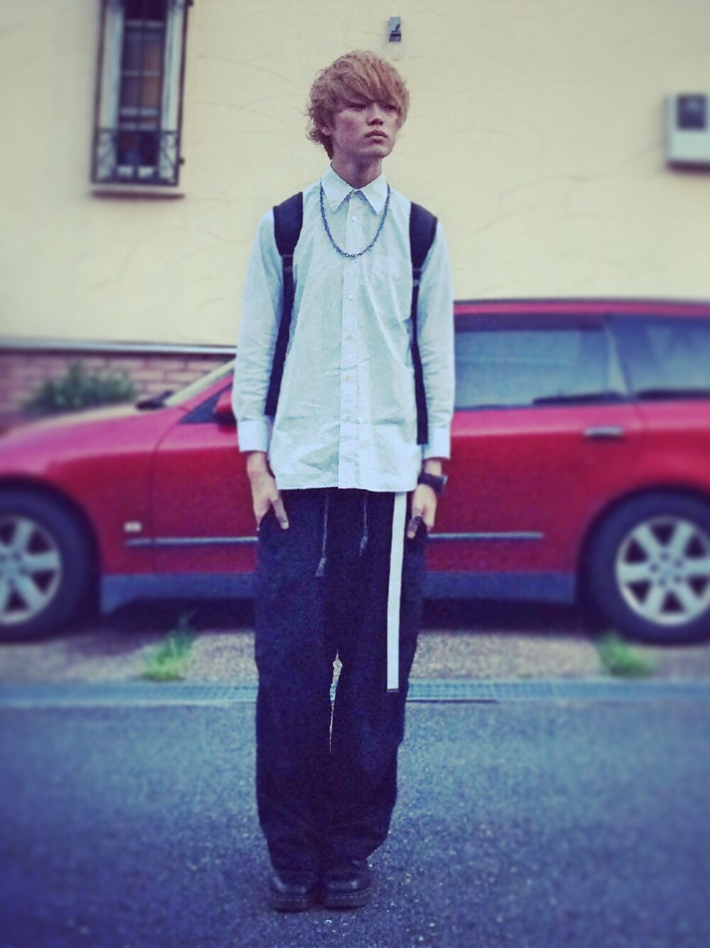 「シンプル、ブラック×ホワイト、christian dior、Dr.Martens」｜「Christian Diorのアイテム（シャツ/ブラウス、ホワイト系）」を使った、ダイドウフミヤさん（メンズ・178cm）の秋コーディネートの1枚目の写真