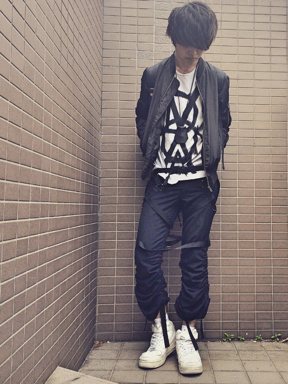 「junya watanabe、COMME des GARCONS、SHIPS、vintage、モノトーン、白黒」｜「SHIPSのアイテム（ナイロンジャケット、ブラック系）」を使った、ダイドウフミヤさん（メンズ・178cm）の春コーディネートの1枚目の写真