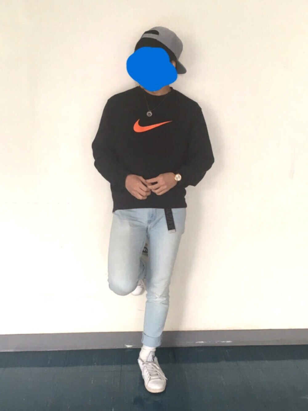 「はるコーデ、デニム、NIKE、スタンスミス、GU、スキニーデニム、スウェット、古着、キャップ、H&M」｜「H&Mのアイテム（キャップ、グレー系）」を使った、トミーさん（メンズ・168cm）の春コーディネートの1枚目の写真