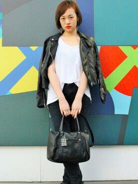 「chic」｜「アイテム（ライダースジャケット）」を使った、Lizzy Chaiさん（レディース・165cm）の秋コーディネート