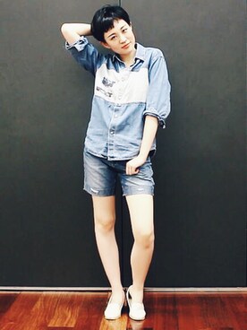 「ESPRIT（エスプリ）のアイテム（デニムジャケット）」を使った、Lizzy Chaiさん（レディース・165cm）の秋コーディネート