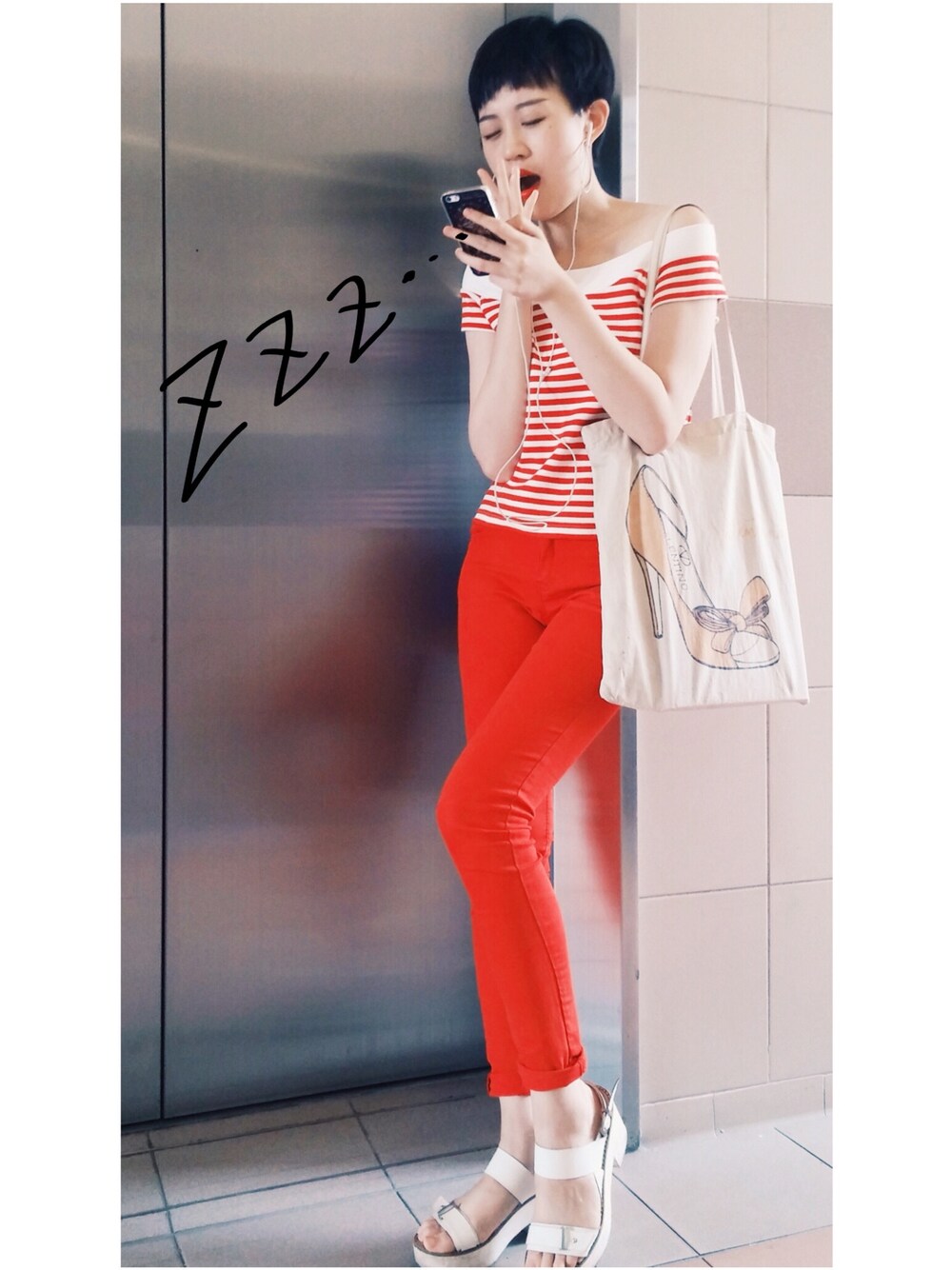 「red、ootd、秋のコーデ、SLY、H&M」｜「H&Mのアイテム（スラックス、レッド系）」を使った、Lizzy Chaiさん（レディース・165cm）の秋コーディネートの1枚目の写真