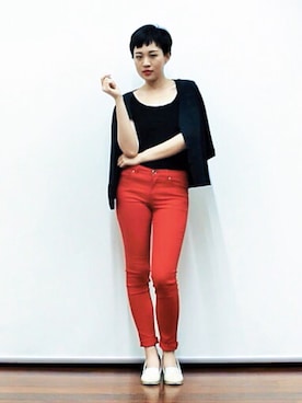 「red」｜「アイテム（スラックス）」を使った、Lizzy Chaiさん（レディース・165cm）の秋コーディネート
