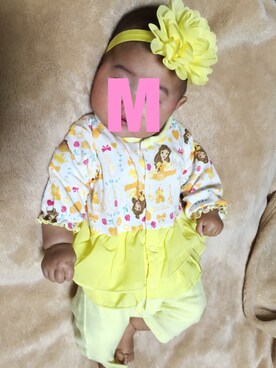 「no brand（ノーブランド）のアイテム（ロンパース、イエロー系）」を使った、M/Ｋさん（キッズ）の冬コーディネート