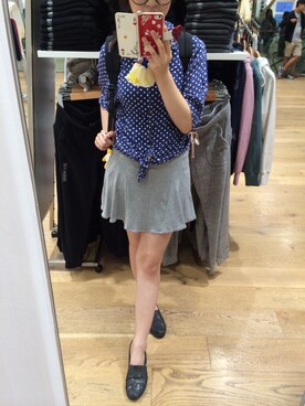 「TOMS（トムス）のアイテム（スニーカー、ブラック系）」を使った、ララさん（レディース・160cm）の秋コーディネート