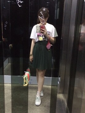 「thegirlwhiのアイテム（Tシャツ/カットソー、ホワイト系）」を使った、ララさん（レディース・160cm）の秋コーディネート