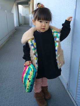 「アイテム（ベスト、ブラウン系）」を使った、kiyoppuさん（キッズ・90cm）の冬コーディネート