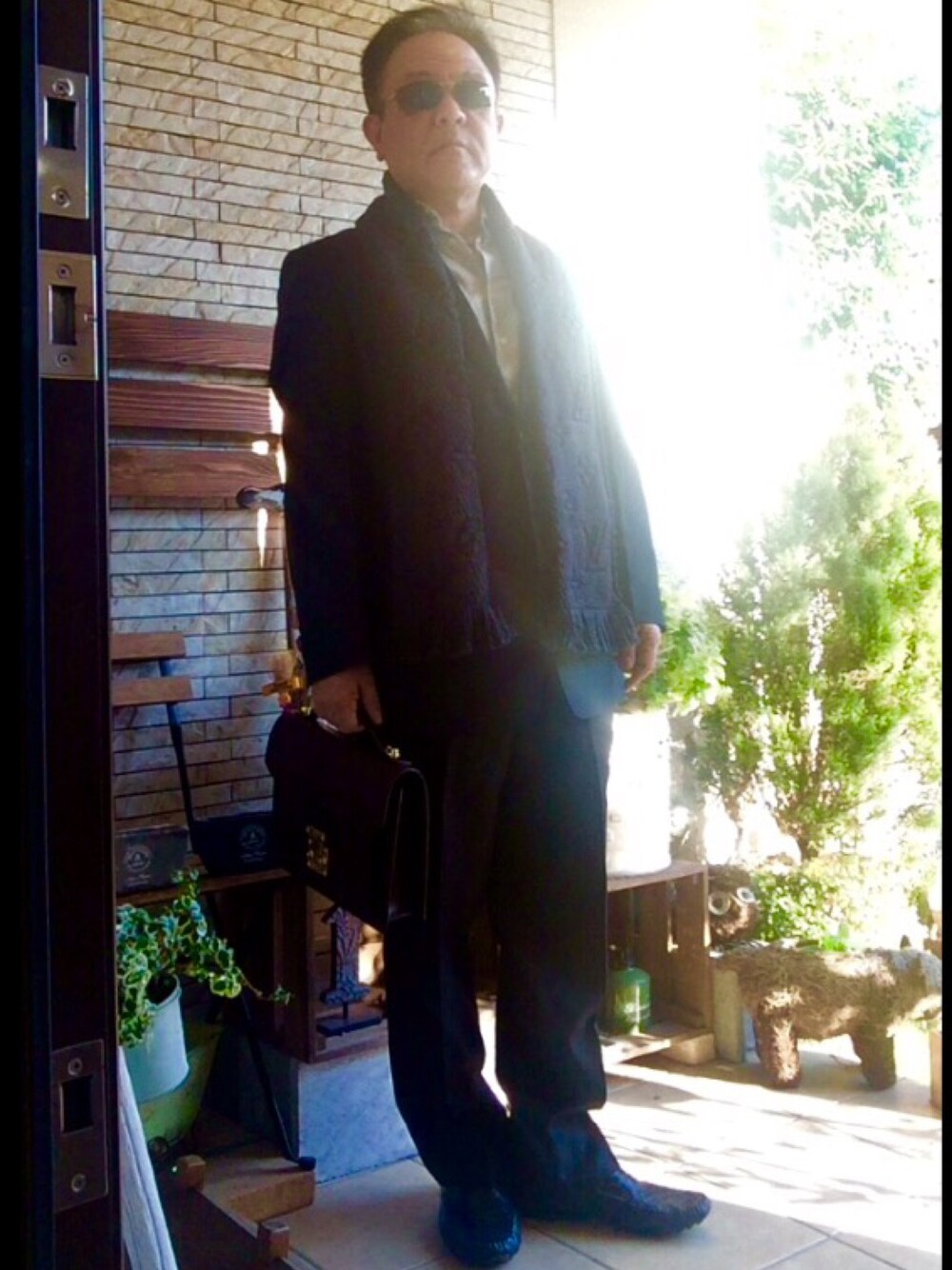 「Dior、LouisVuitton、GUCCI、versace、セットアップ、マフラー、モンソー、（笑）秘密のパーティースタイル」｜「LOUIS VUITTONのアイテム（その他、グレー系）」を使った、かつさん（メンズ・174cm）の秋コーディネートの1枚目の写真