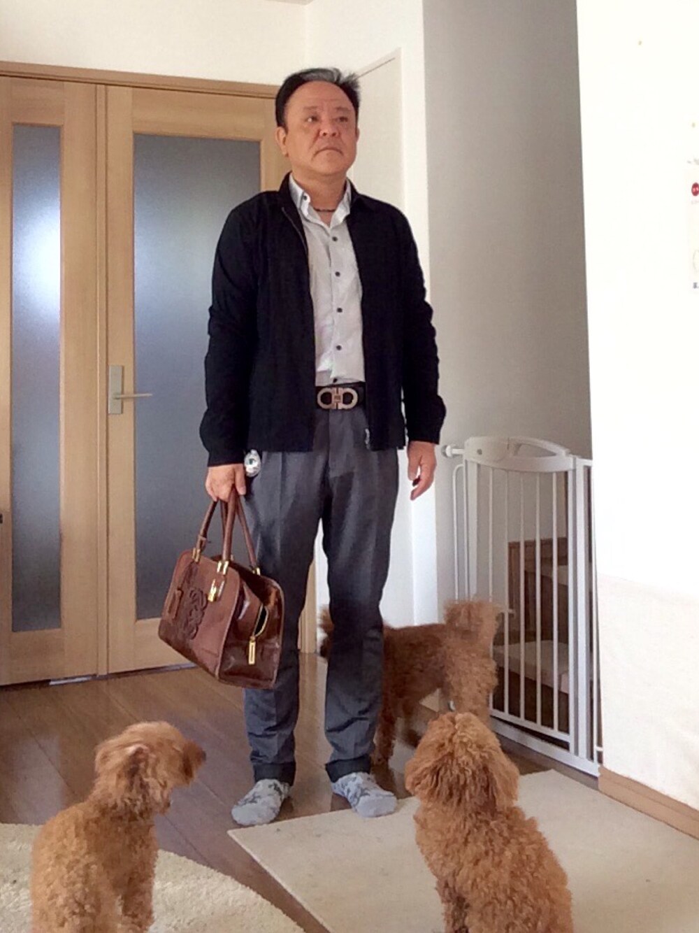 「ビジネススタイル、agnes b.、ZARA、salvatoreferragamo、LOEWE、ミルク、ランボー、パンチ」｜「ミルク母の顔が濃いけど一カ月ぶりに帰りました（福袋/福箱、ゴールド系）」を使った、かつさん（メンズ・174cm）の秋コーディネートの1枚目の写真