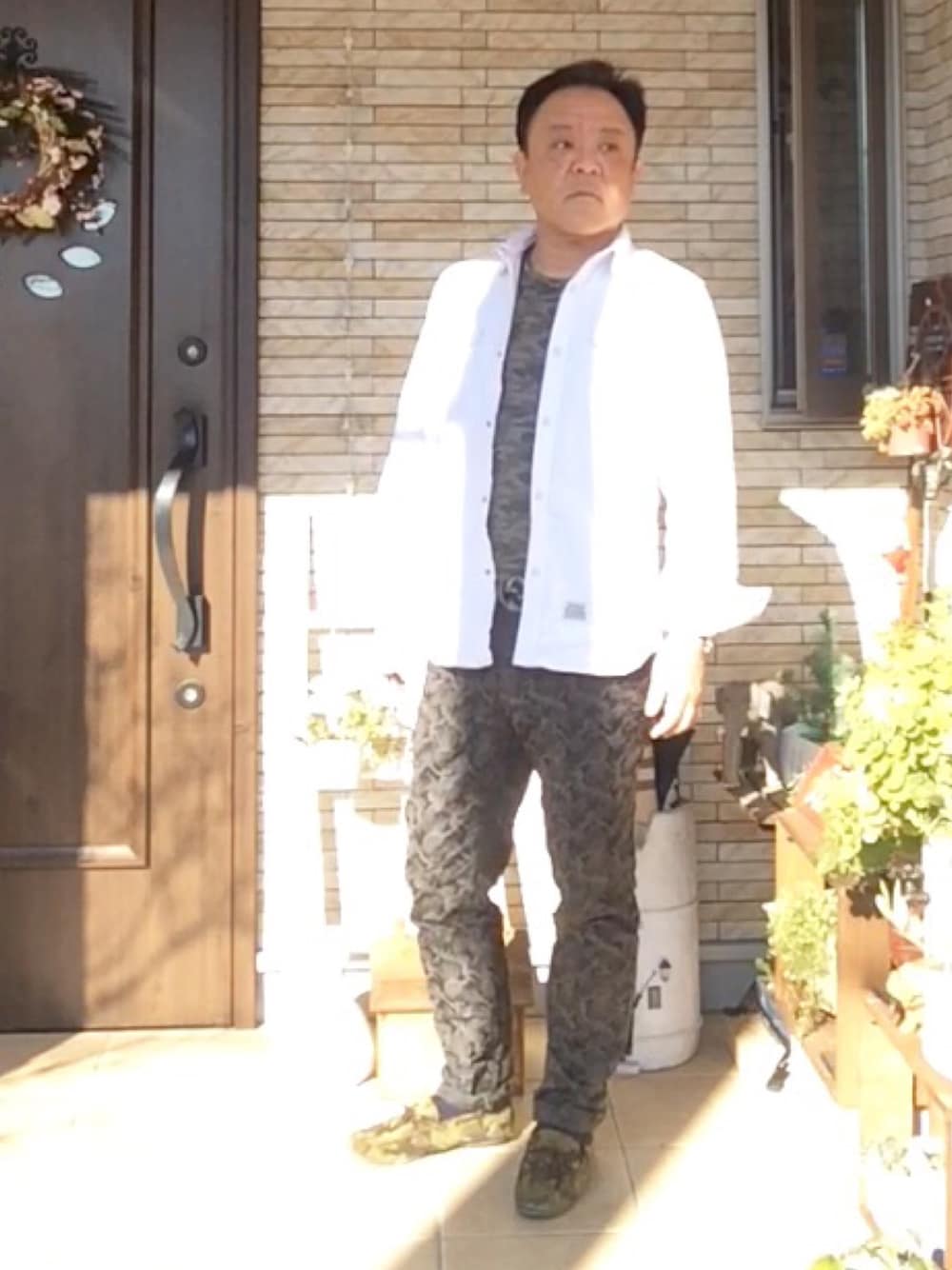 「UNIQLO、LouisVuitton、AZUL by moussy」｜「セレクトショップ購入の迷彩は（モカシン/デッキシューズ、その他）」を使った、かつさん（メンズ・174cm）の冬コーディネートの1枚目の写真