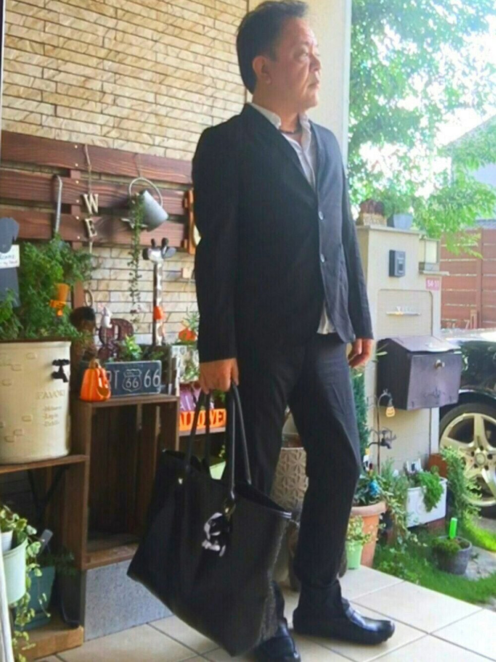 「モノトーンコーデバトン、大人カジュアル、AZUL by moussy、ZARA、united arrows、イギー、LHP、LouisVuitton、ぼたもちちゃん、マルちゃん」｜「イギーの宝物（福袋/福箱、ホワイト系）」を使った、かつさん（メンズ・174cm）の秋コーディネートの1枚目の写真