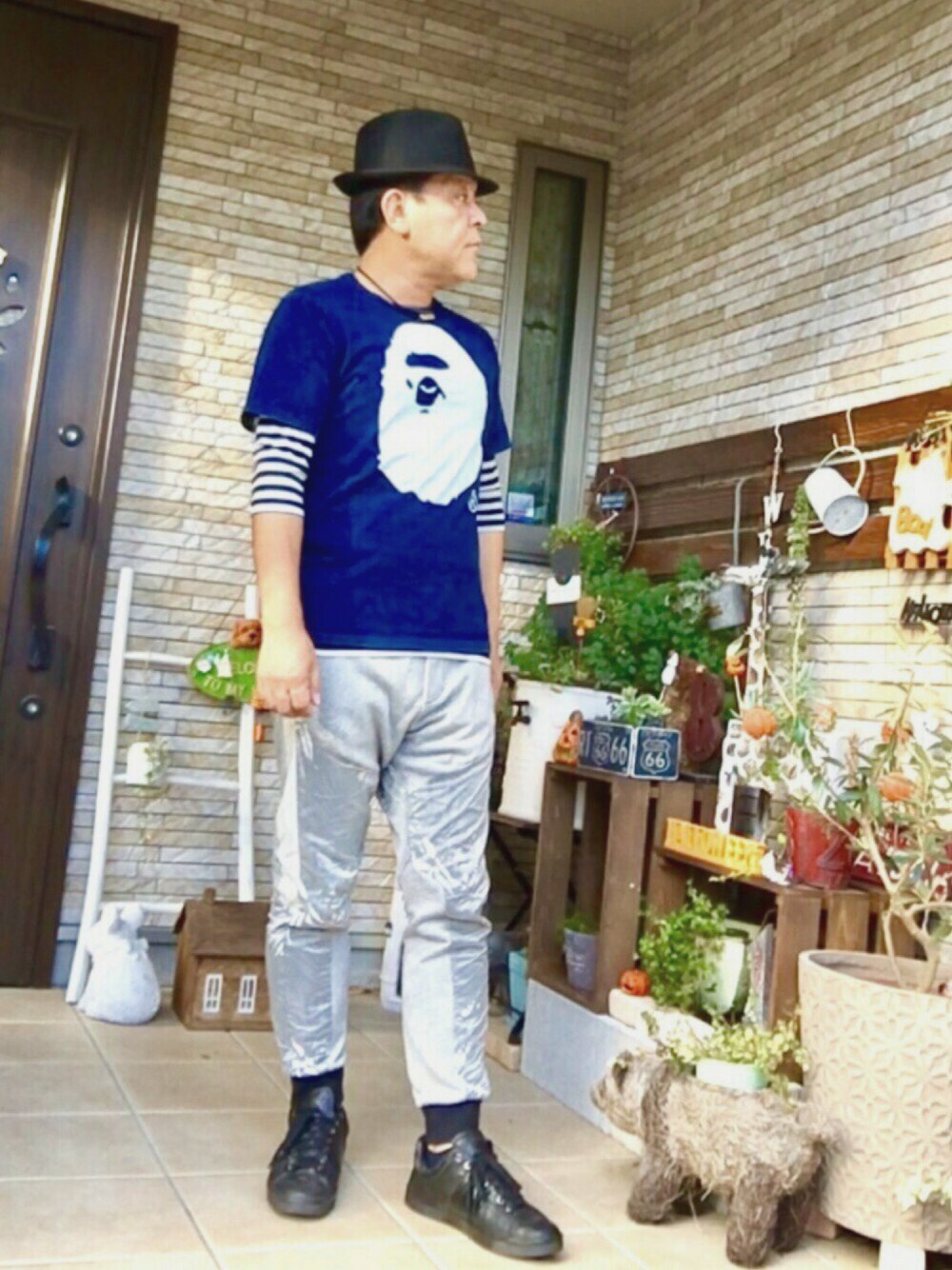 「トレンドカラー2016AW、最終日、DETAILS、A BATHING APE、カジュアル、ZARA、GUCCI」｜「DETAILSのDETAILS/TCマリア 7S TEE（Tシャツ/カットソー、ホワイト系）」を使った、かつさん（メンズ・174cm）の秋コーディネートの1枚目の写真