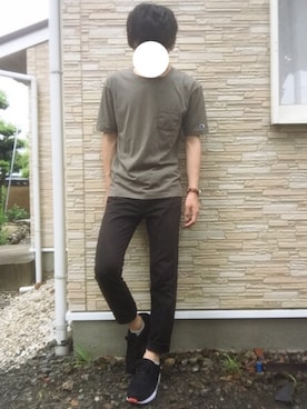 「カーキ色」｜「アイテム（ブラック系）」を使った、ナカユウさん（メンズ・174cm）の夏コーディネート