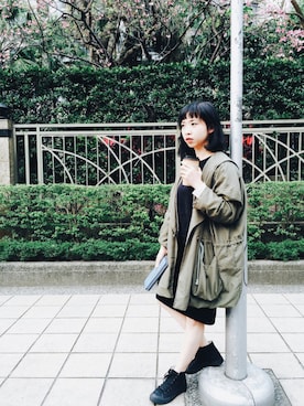 「PULL&BEAR（プルアンドベア）のアイテム（その他トップス）」を使った、eRIKAさん（レディース・157cm）の春コーディネート