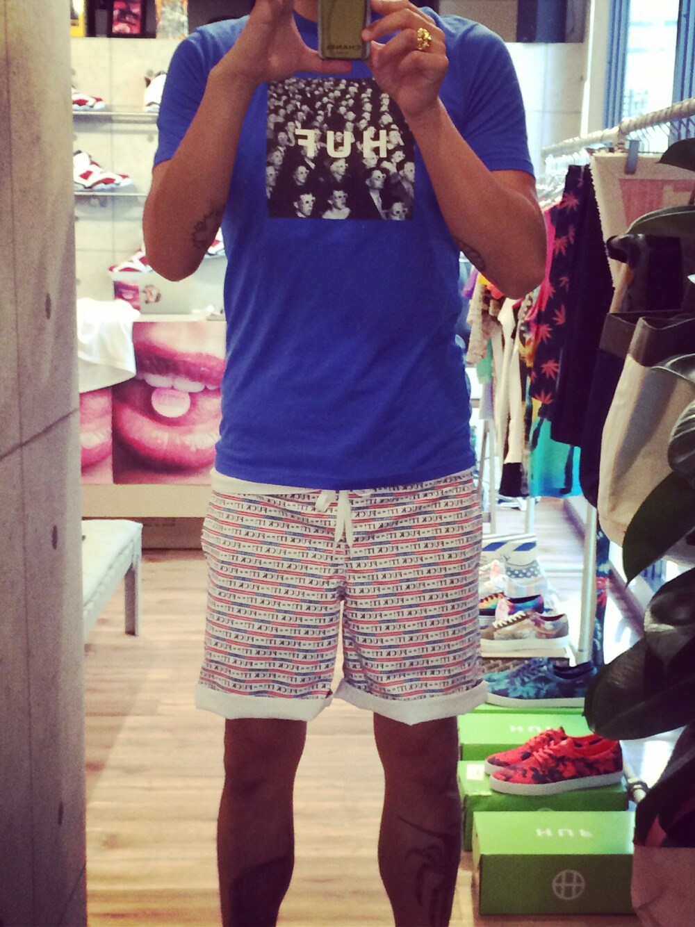 「HUF」｜「HUFのアイテム（Tシャツ/カットソー、ブルー系）」を使った、tbonenew2014さん（メンズ・180cm）の夏コーディネートの1枚目の写真