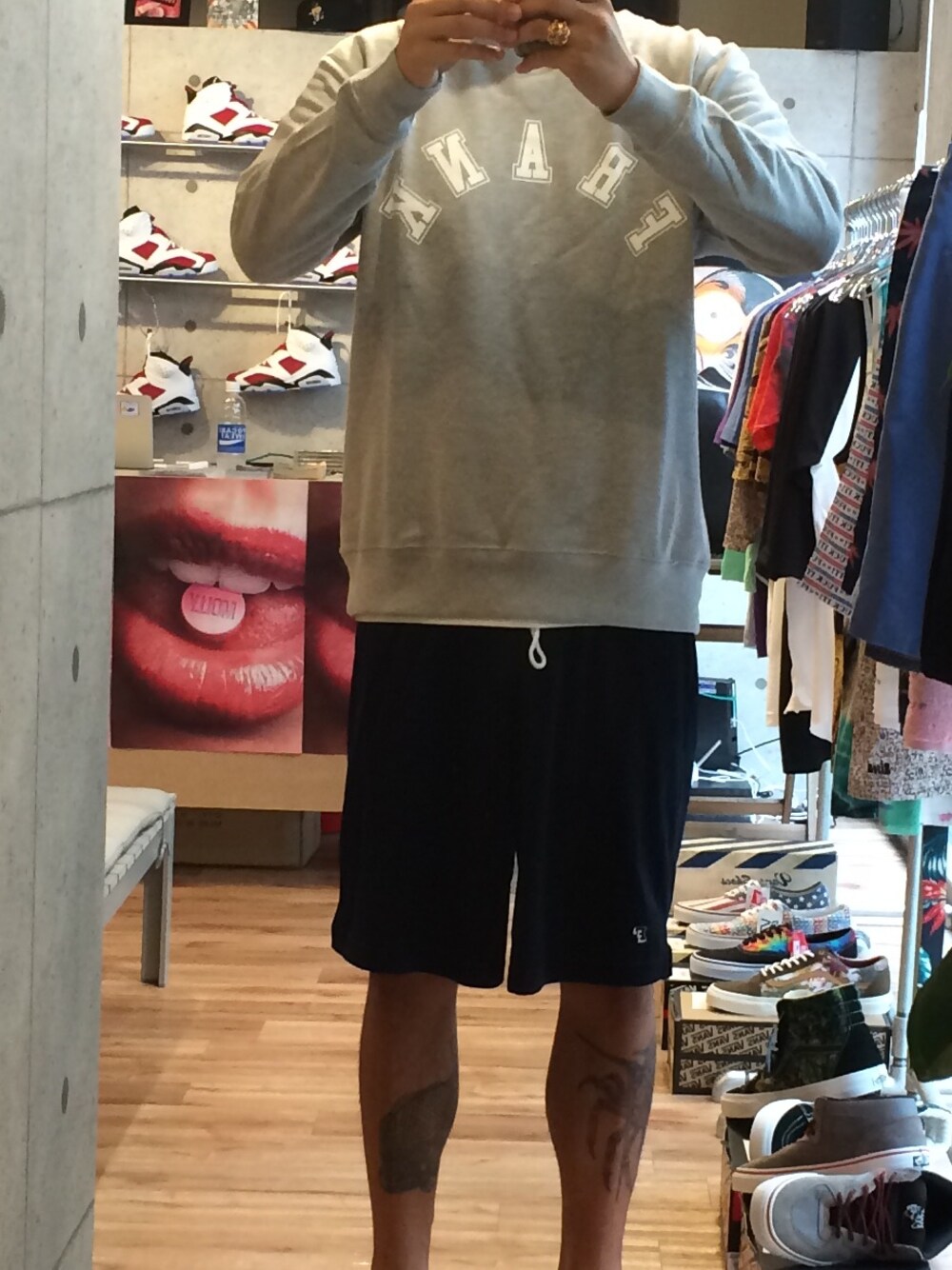 「FRANKのアイテム（Tシャツ/カットソー、グレー系）」を使った、tbonenew2014さん（メンズ・188cm）の夏コーディネートの1枚目の写真