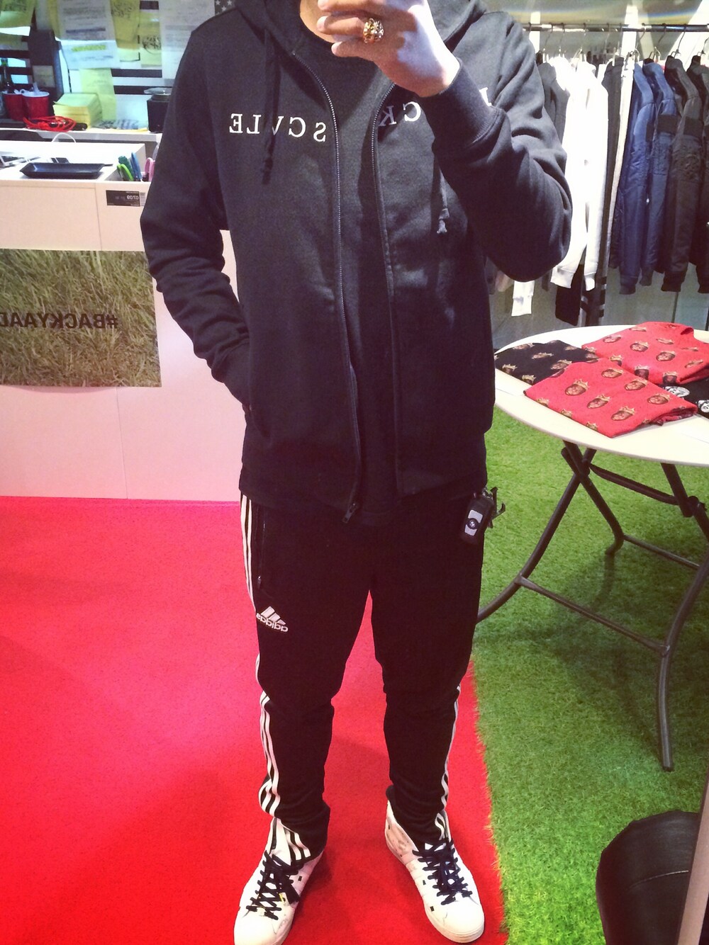 「adidas、newyork、MCM、mcm x adidas、blackscale、HUF、FRANK、CREPEMAN、ジョガーパンツ、クロムハーツ」｜「MCMのアイテム（スニーカー、ホワイト系）」を使った、tbonenew2014さん（メンズ・188cm）の冬コーディネートの1枚目の写真